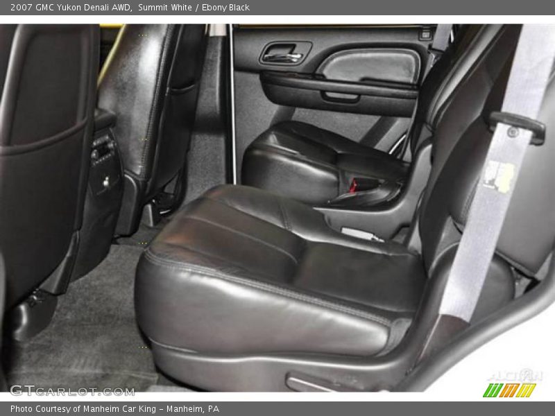 Summit White / Ebony Black 2007 GMC Yukon Denali AWD