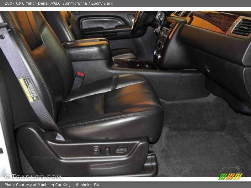 Summit White / Ebony Black 2007 GMC Yukon Denali AWD