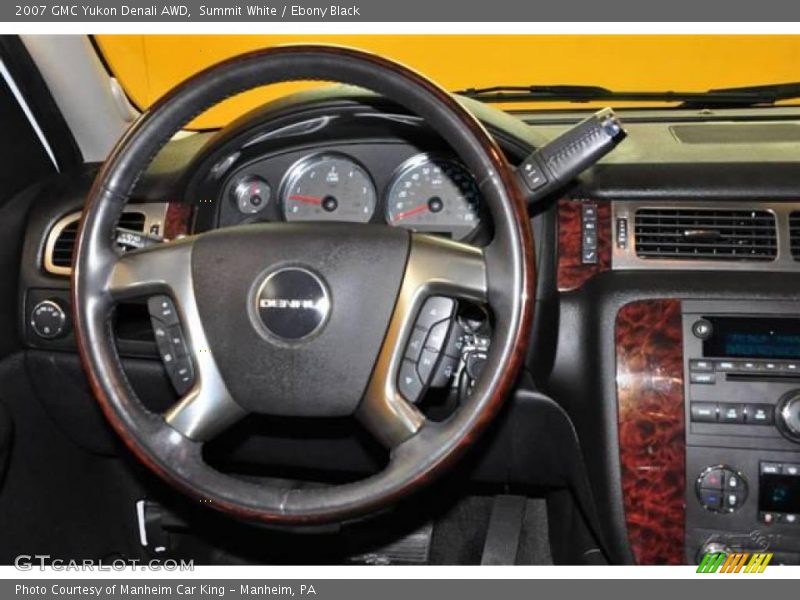 Summit White / Ebony Black 2007 GMC Yukon Denali AWD