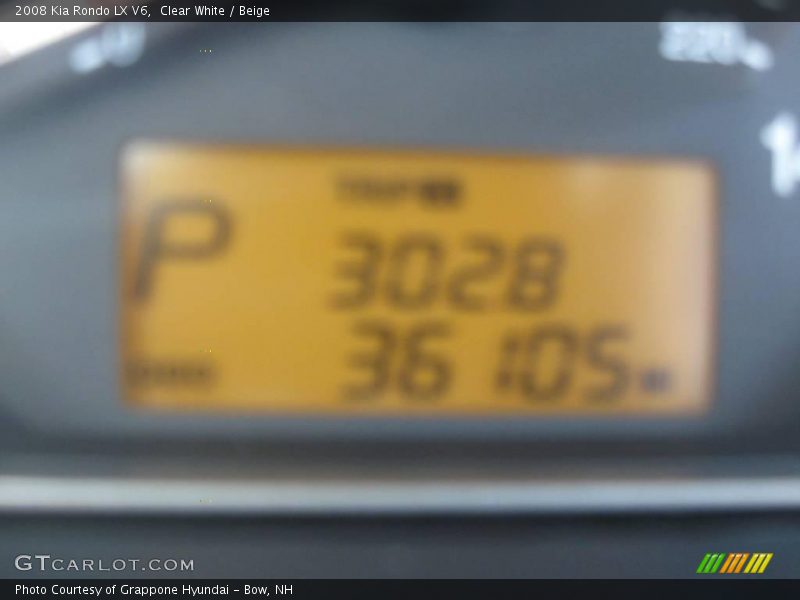 Clear White / Beige 2008 Kia Rondo LX V6