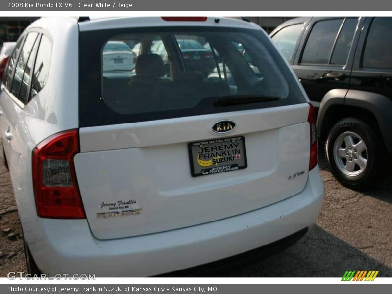 Clear White / Beige 2008 Kia Rondo LX V6