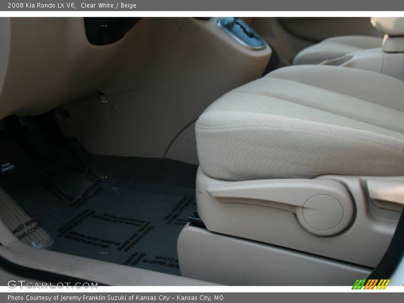 Clear White / Beige 2008 Kia Rondo LX V6