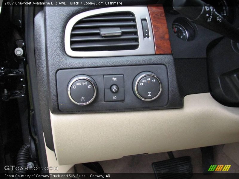 Black / Ebony/Light Cashmere 2007 Chevrolet Avalanche LTZ 4WD