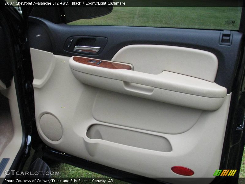 Black / Ebony/Light Cashmere 2007 Chevrolet Avalanche LTZ 4WD