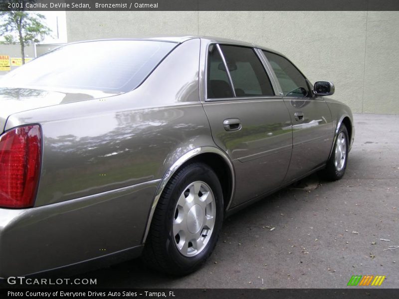 Bronzemist / Oatmeal 2001 Cadillac DeVille Sedan