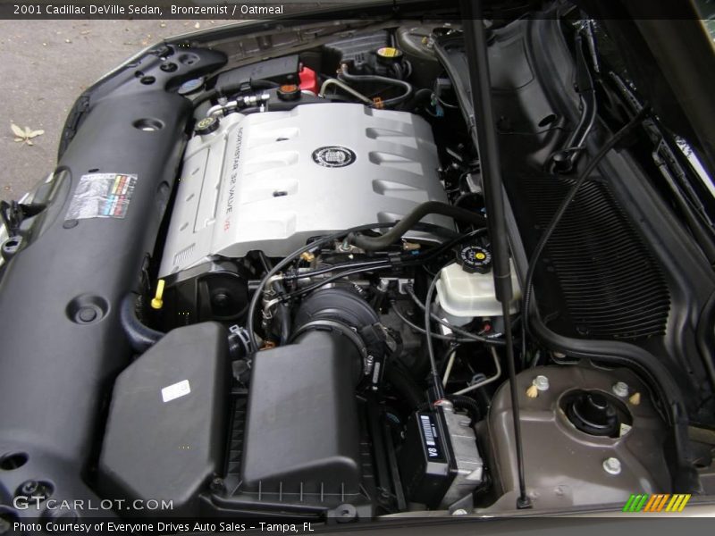 Bronzemist / Oatmeal 2001 Cadillac DeVille Sedan