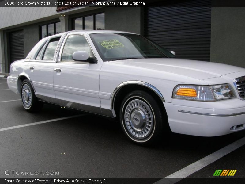 Vibrant White / Light Graphite 2000 Ford Crown Victoria Florida Edition Sedan