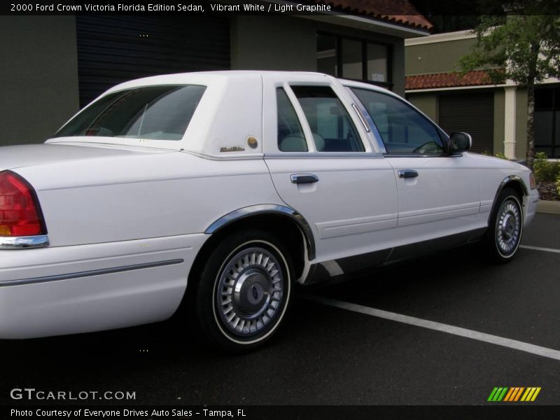 Vibrant White / Light Graphite 2000 Ford Crown Victoria Florida Edition Sedan