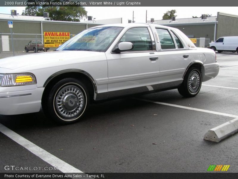 Vibrant White / Light Graphite 2000 Ford Crown Victoria Florida Edition Sedan