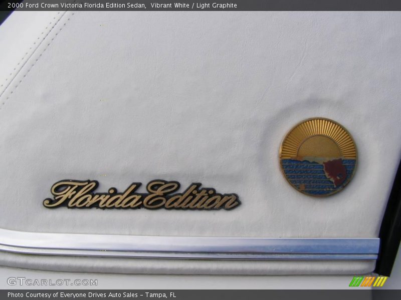 Vibrant White / Light Graphite 2000 Ford Crown Victoria Florida Edition Sedan