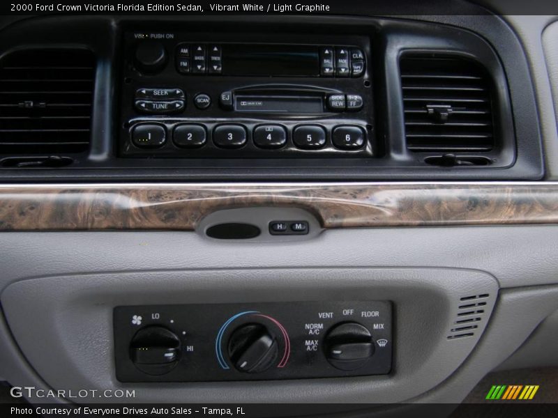 Vibrant White / Light Graphite 2000 Ford Crown Victoria Florida Edition Sedan