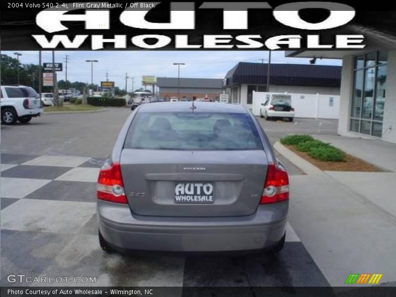 Flint Gray Metallic / Off Black 2004 Volvo S40 2.4i