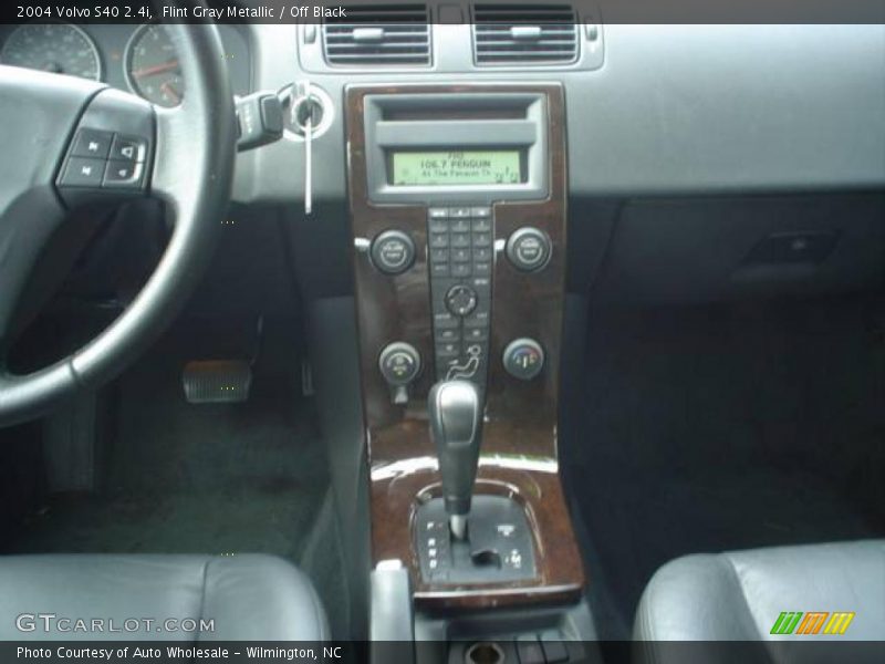 Flint Gray Metallic / Off Black 2004 Volvo S40 2.4i