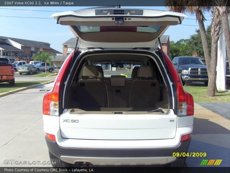 Ice White / Taupe 2007 Volvo XC90 3.2