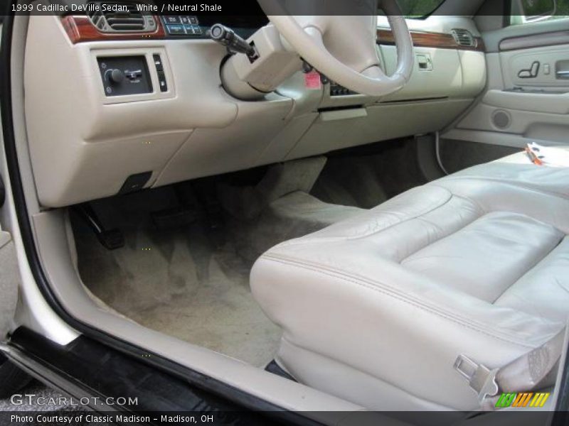 White / Neutral Shale 1999 Cadillac DeVille Sedan