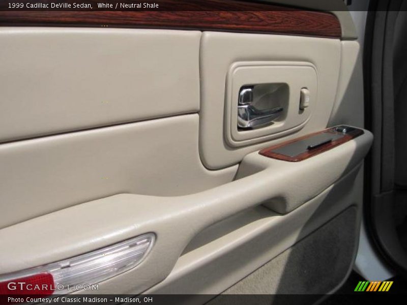 White / Neutral Shale 1999 Cadillac DeVille Sedan