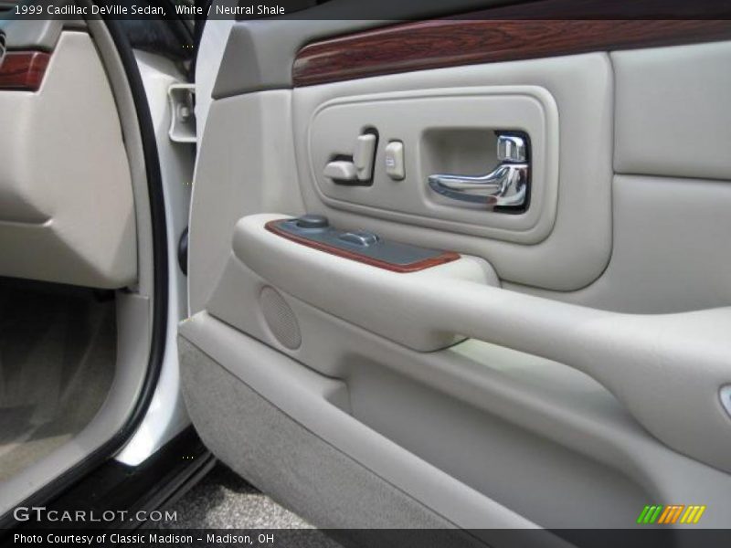 White / Neutral Shale 1999 Cadillac DeVille Sedan
