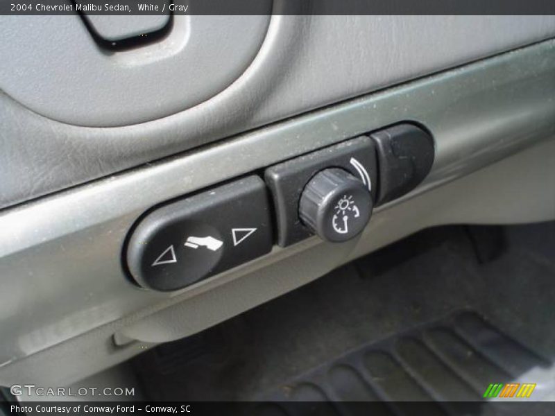 White / Gray 2004 Chevrolet Malibu Sedan