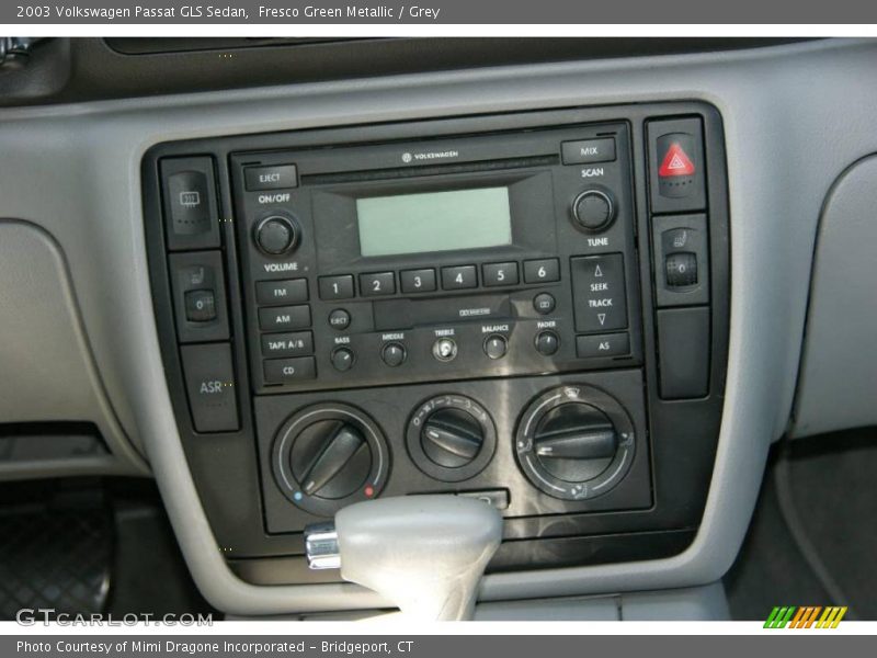 Fresco Green Metallic / Grey 2003 Volkswagen Passat GLS Sedan