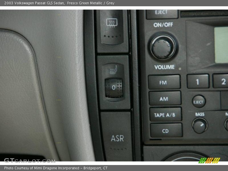 Fresco Green Metallic / Grey 2003 Volkswagen Passat GLS Sedan