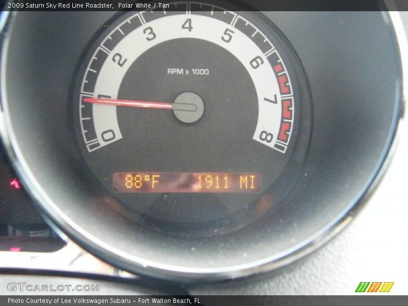Polar White / Tan 2009 Saturn Sky Red Line Roadster