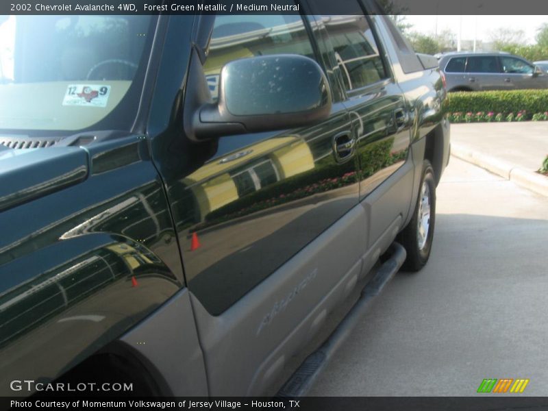 Forest Green Metallic / Medium Neutral 2002 Chevrolet Avalanche 4WD