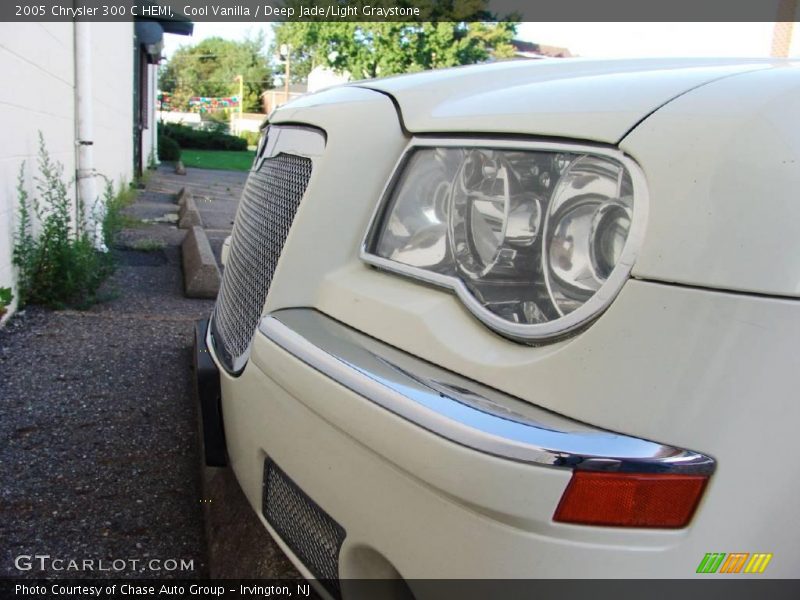Cool Vanilla / Deep Jade/Light Graystone 2005 Chrysler 300 C HEMI