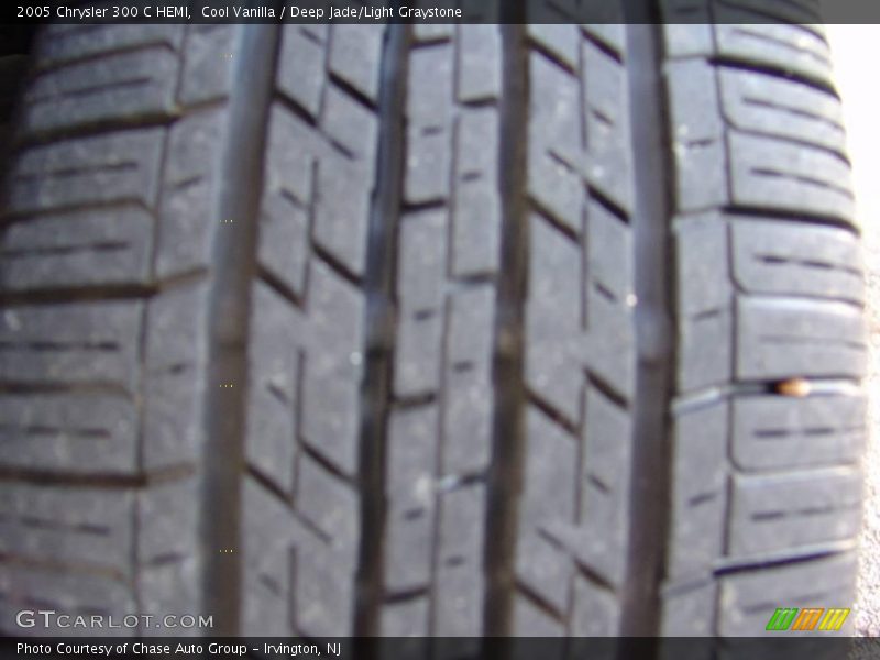 Cool Vanilla / Deep Jade/Light Graystone 2005 Chrysler 300 C HEMI