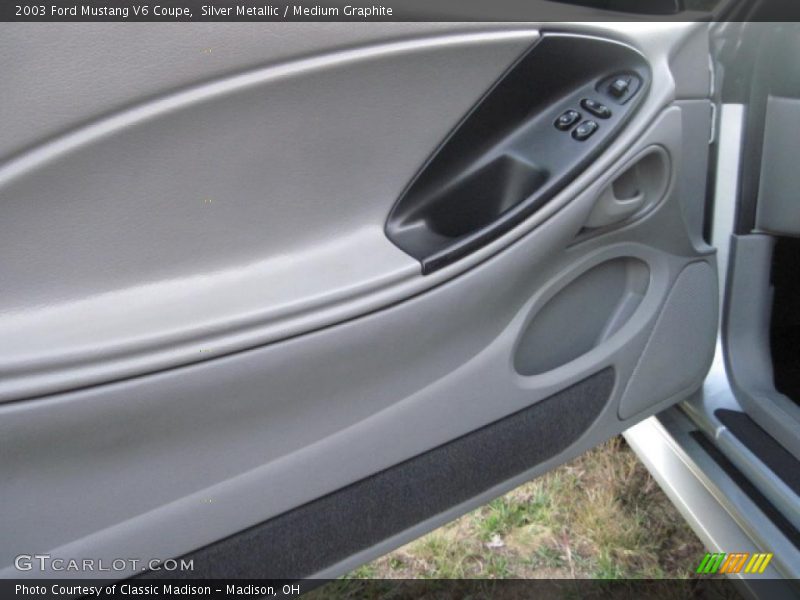 Silver Metallic / Medium Graphite 2003 Ford Mustang V6 Coupe