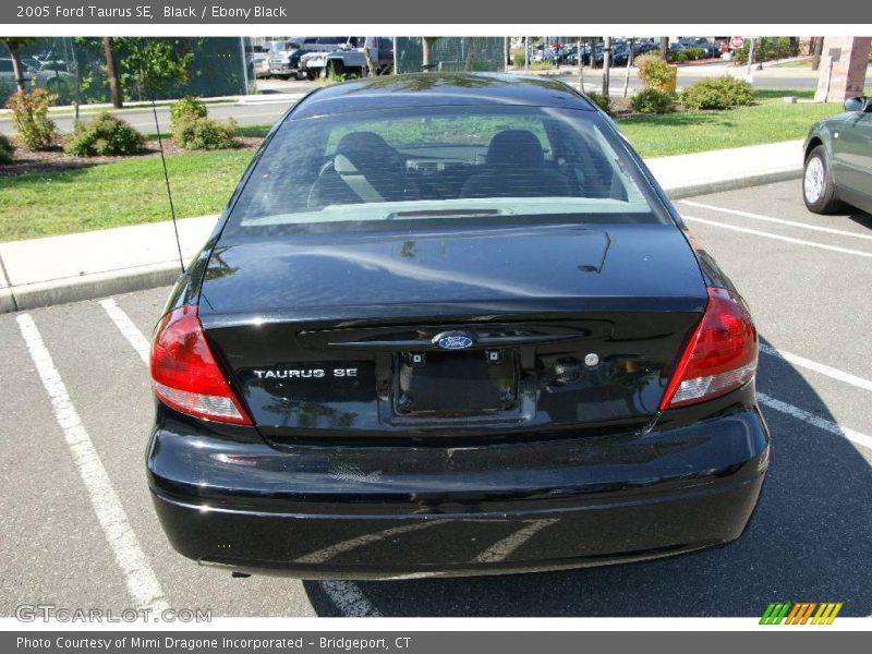 Black / Ebony Black 2005 Ford Taurus SE