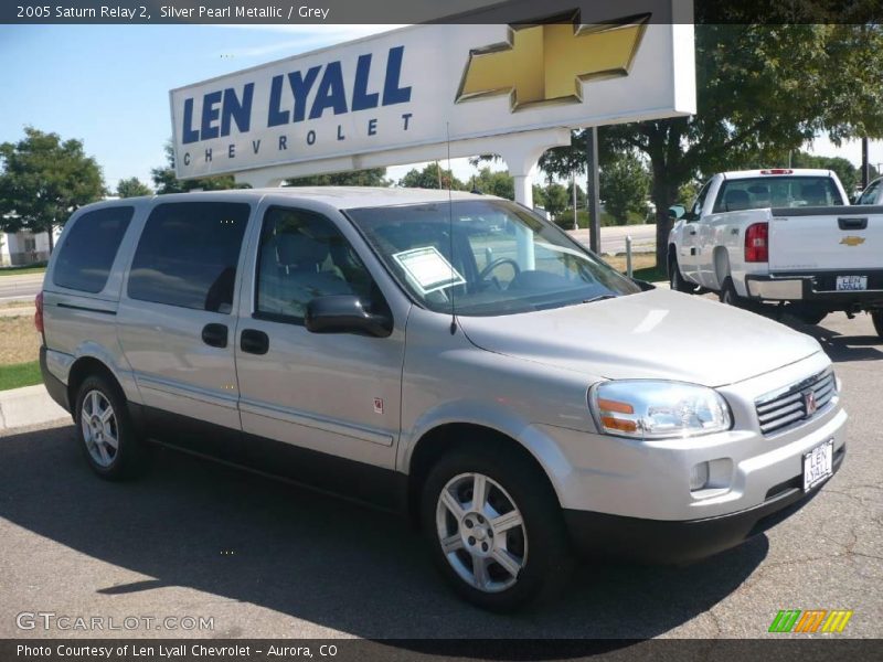 Silver Pearl Metallic / Grey 2005 Saturn Relay 2
