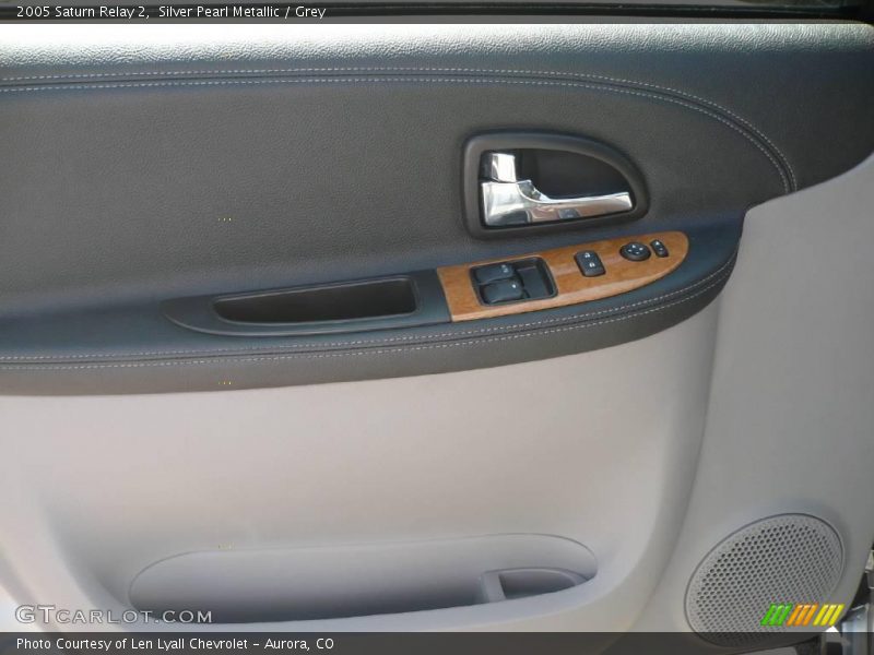 Silver Pearl Metallic / Grey 2005 Saturn Relay 2