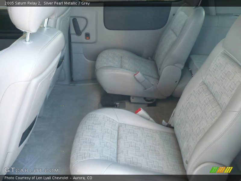 Silver Pearl Metallic / Grey 2005 Saturn Relay 2