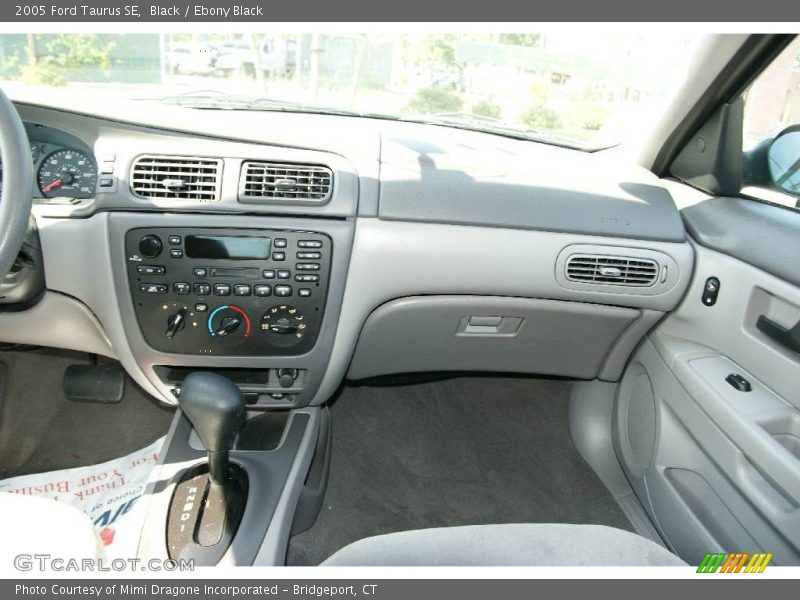 Black / Ebony Black 2005 Ford Taurus SE