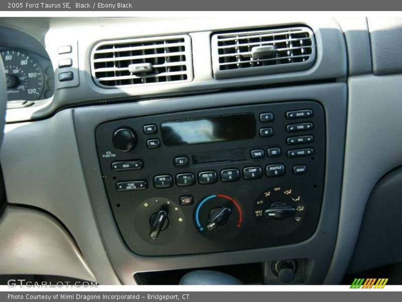 Black / Ebony Black 2005 Ford Taurus SE
