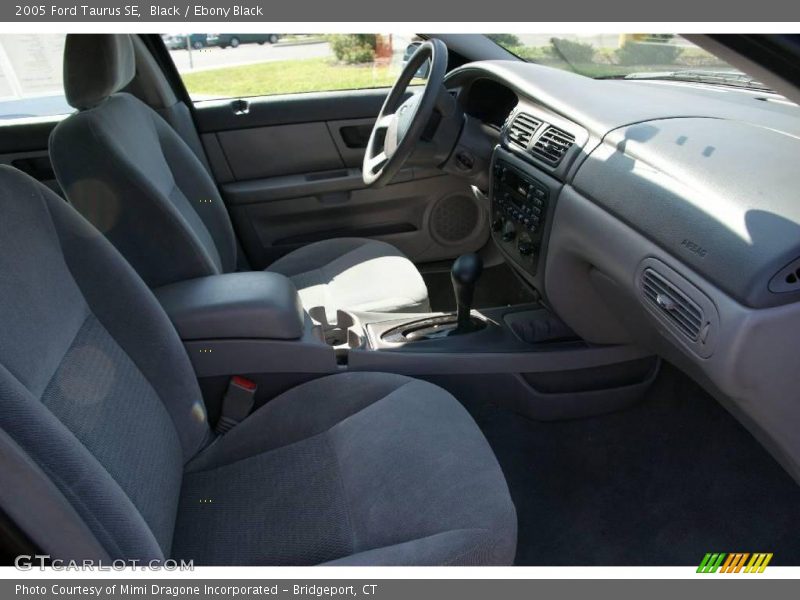 Black / Ebony Black 2005 Ford Taurus SE