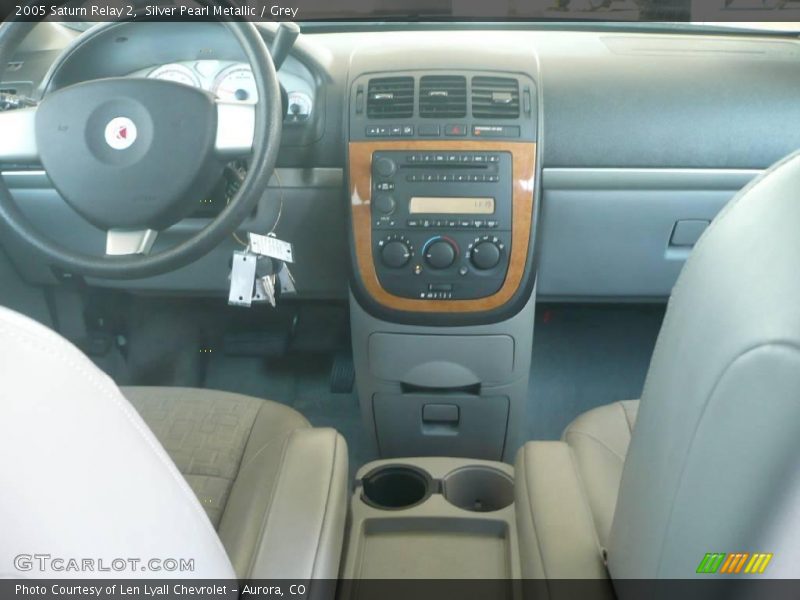 Silver Pearl Metallic / Grey 2005 Saturn Relay 2