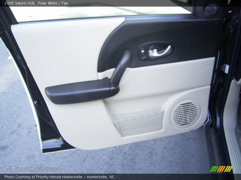 Polar White / Tan 2005 Saturn VUE