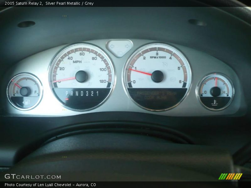 Silver Pearl Metallic / Grey 2005 Saturn Relay 2
