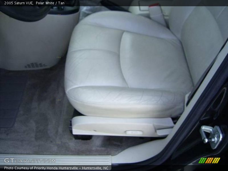 Polar White / Tan 2005 Saturn VUE