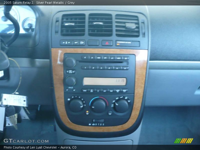 Silver Pearl Metallic / Grey 2005 Saturn Relay 2