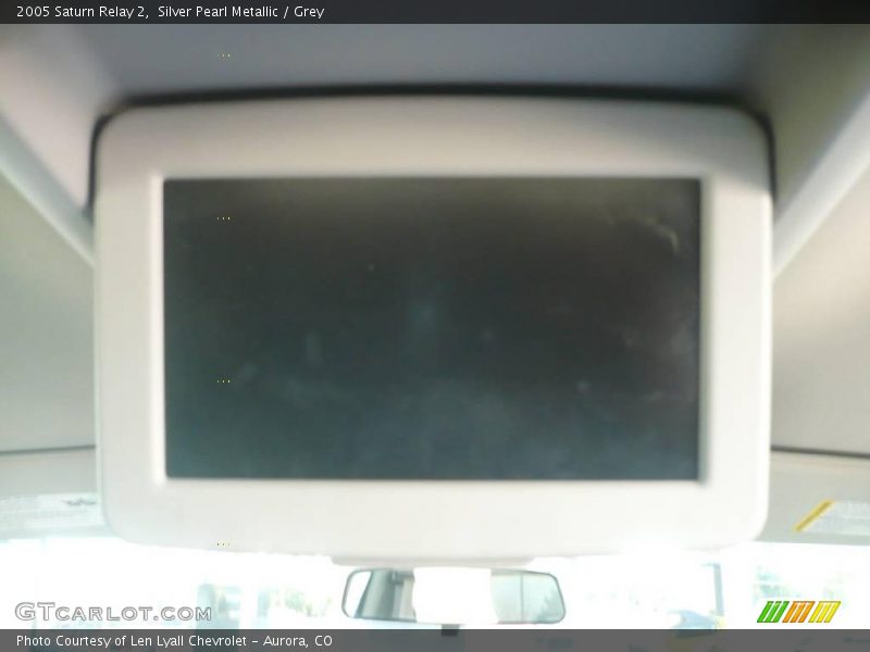 Silver Pearl Metallic / Grey 2005 Saturn Relay 2