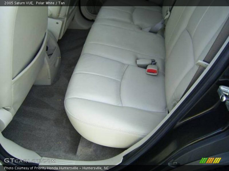 Polar White / Tan 2005 Saturn VUE