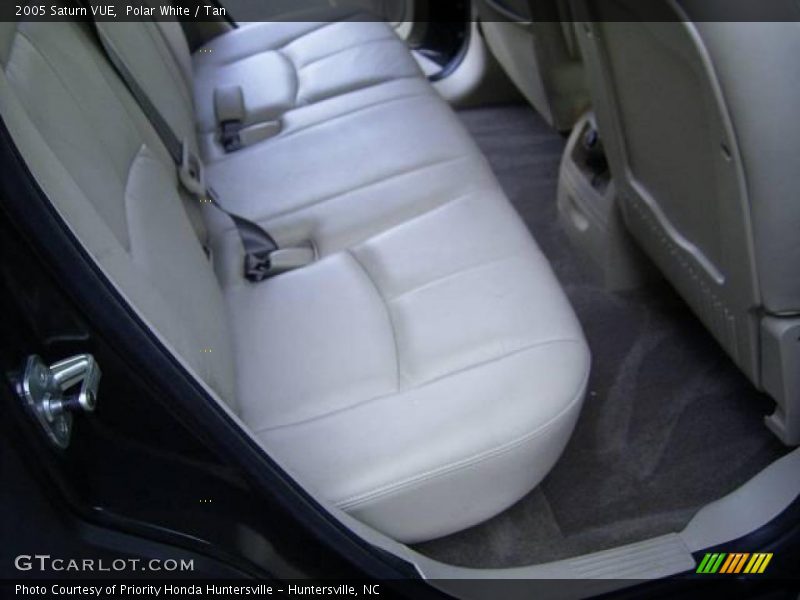 Polar White / Tan 2005 Saturn VUE