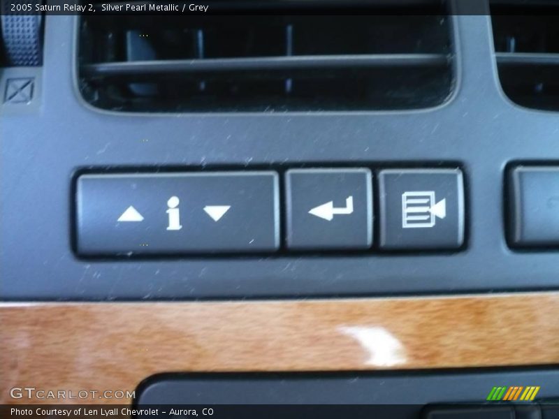 Silver Pearl Metallic / Grey 2005 Saturn Relay 2