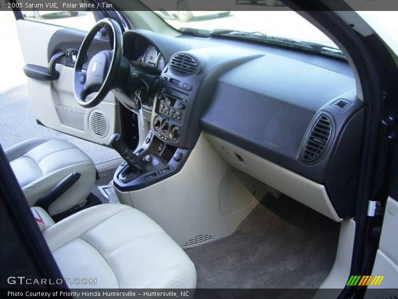 Polar White / Tan 2005 Saturn VUE
