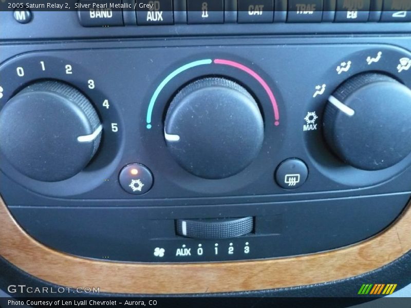 Silver Pearl Metallic / Grey 2005 Saturn Relay 2