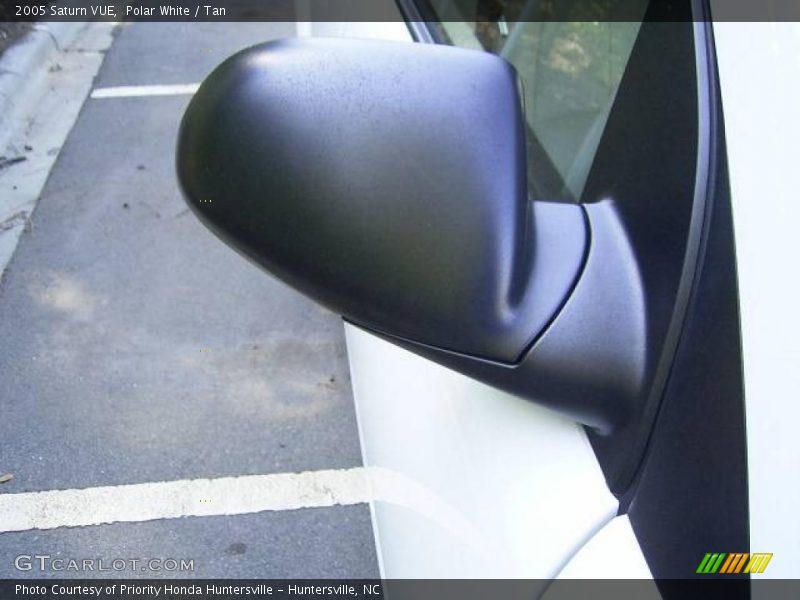 Polar White / Tan 2005 Saturn VUE