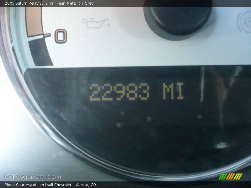 Silver Pearl Metallic / Grey 2005 Saturn Relay 2