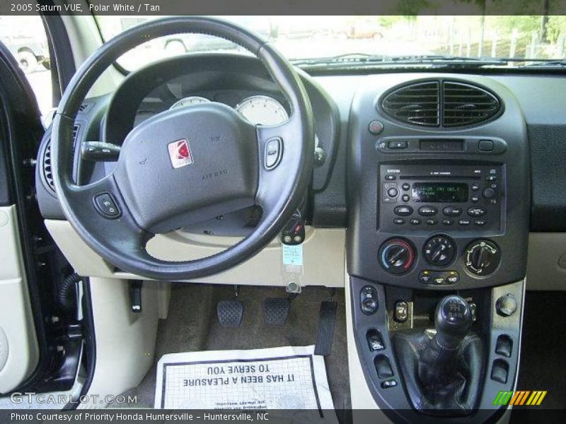 Polar White / Tan 2005 Saturn VUE